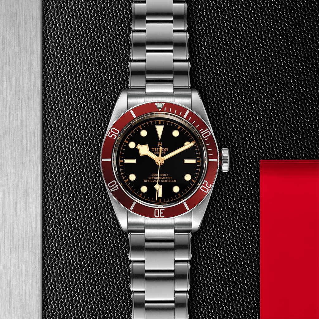 tudor black bay red