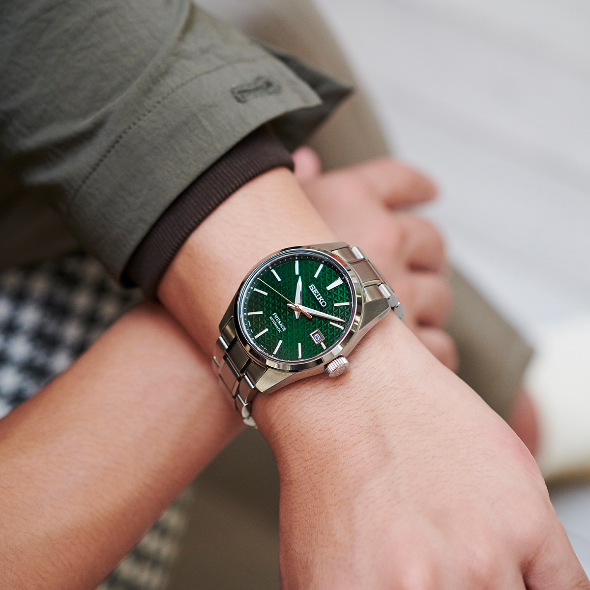 seiko sharp edge green