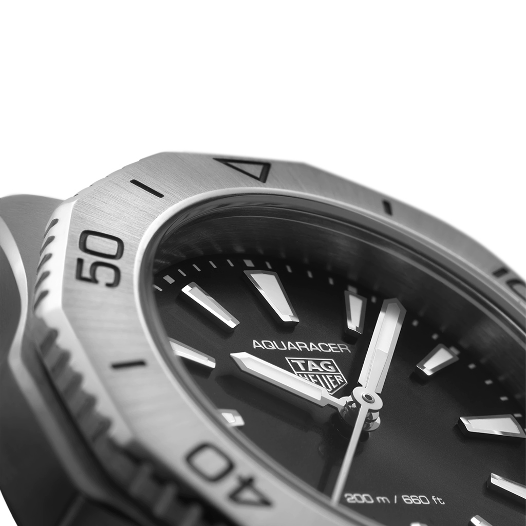 TAG Heuer Aquaracer Professional 200 30mm