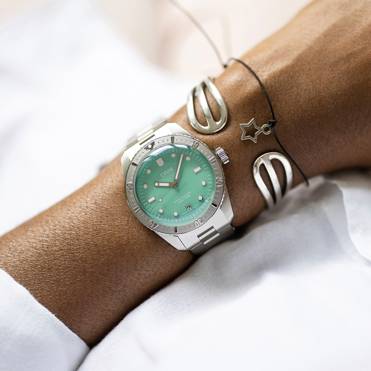 Oris hotsell aquis 38mm