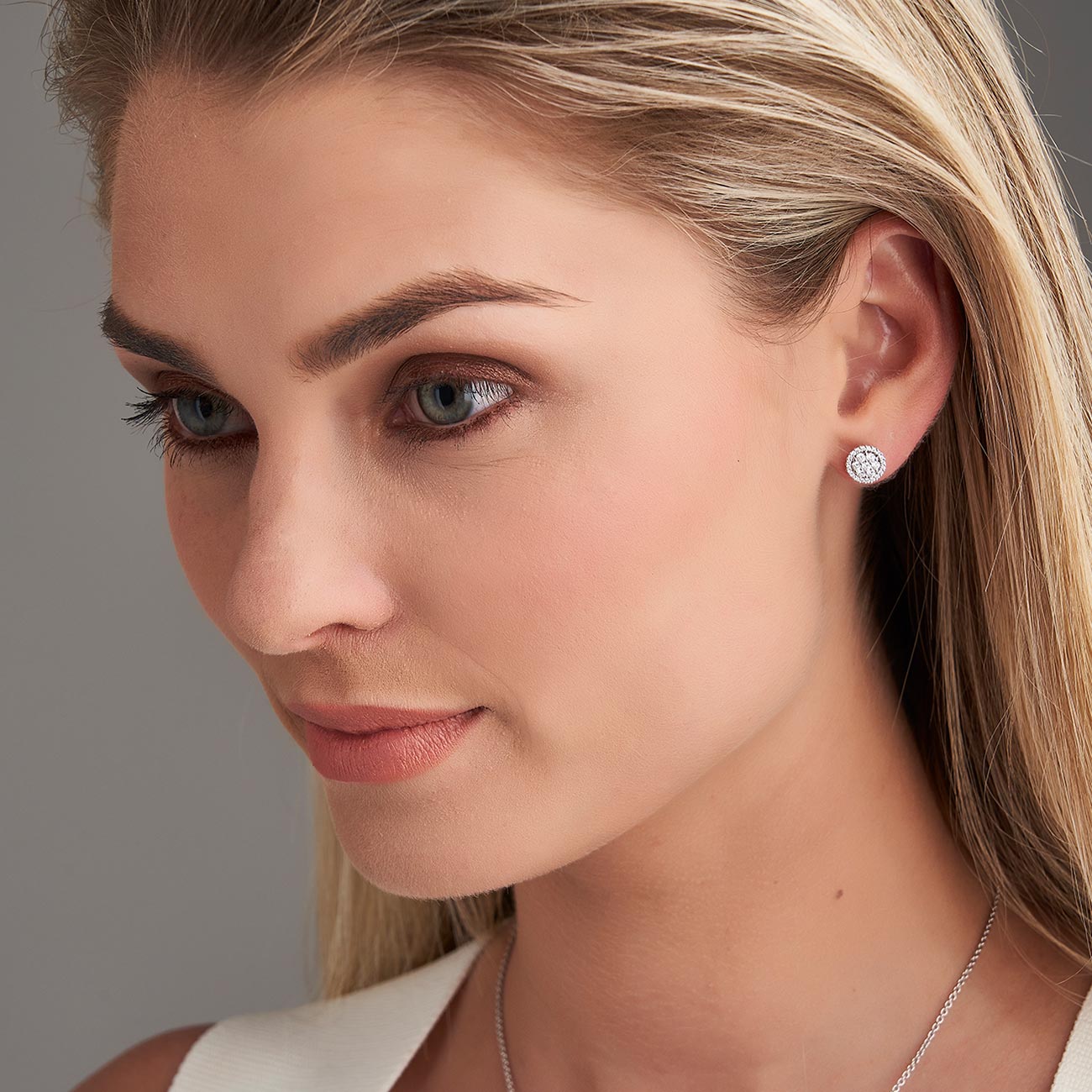 Round diamond cluster earrings deals