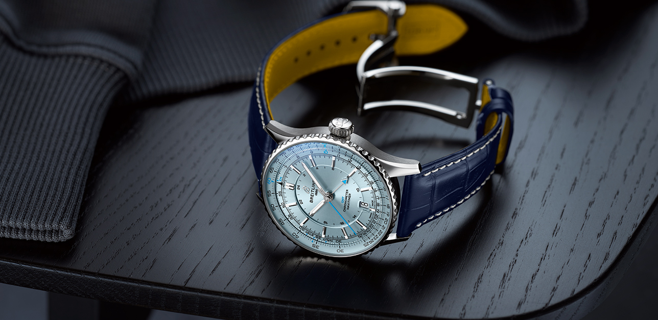 Breitling-Navitimer-41-GMT-StillLife_banner