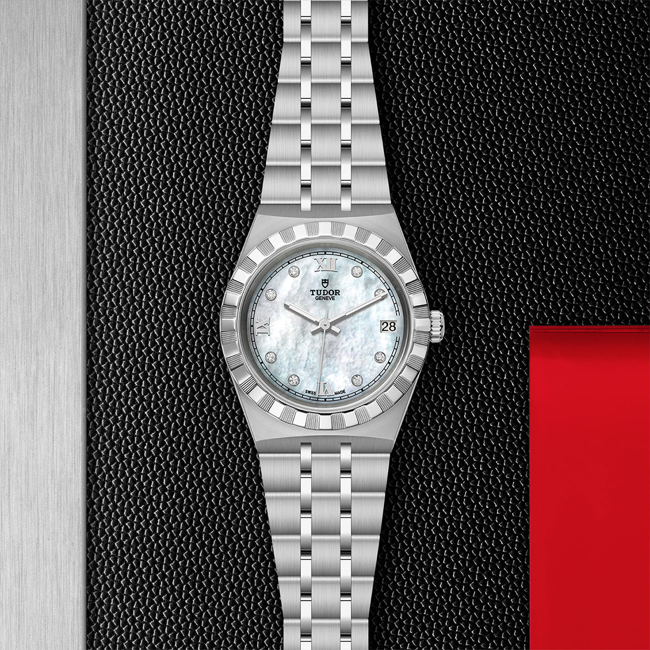 M28400-0005-Tudor-Royal-34-MOP-Diamonds-Flat