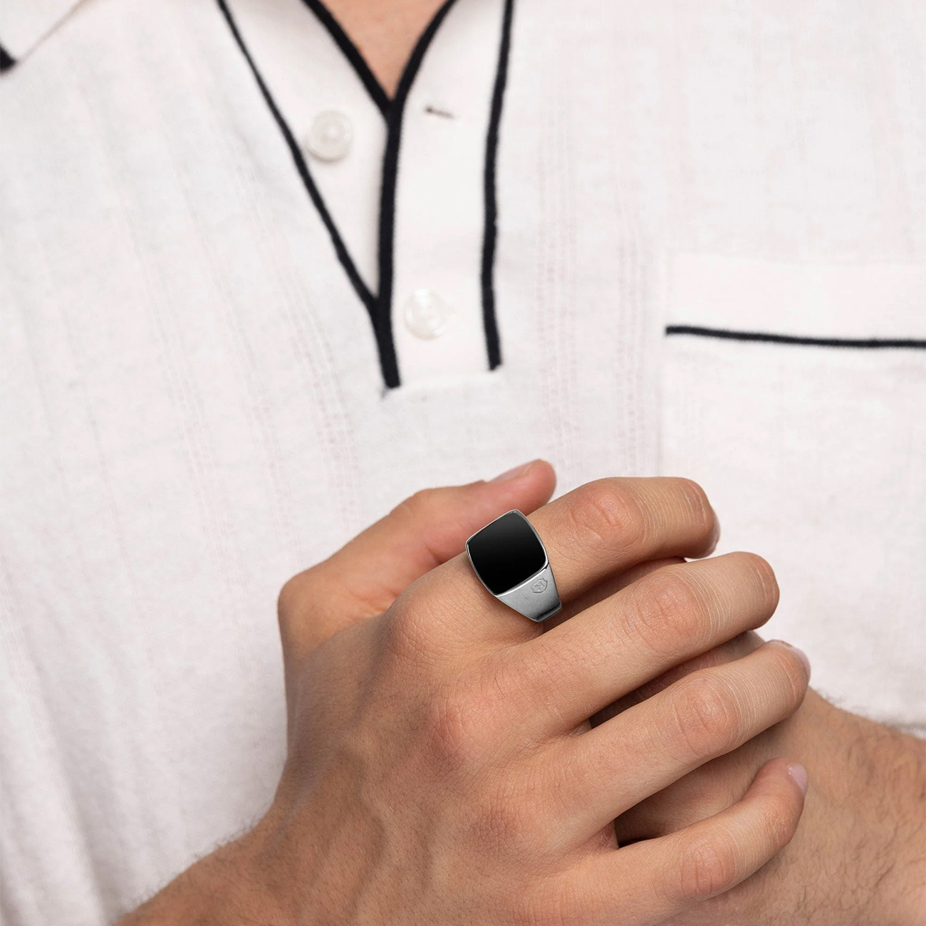 Nialaya Men&#8217;s Silver Signet Ring with Onyx