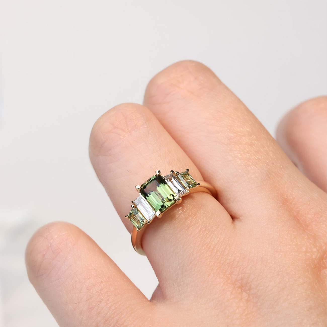 Sapphire-Dreams_SDR-EMNPYY006-Ring-Model-1