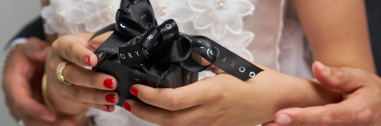 How to Choose the Perfect Jewellery Gift