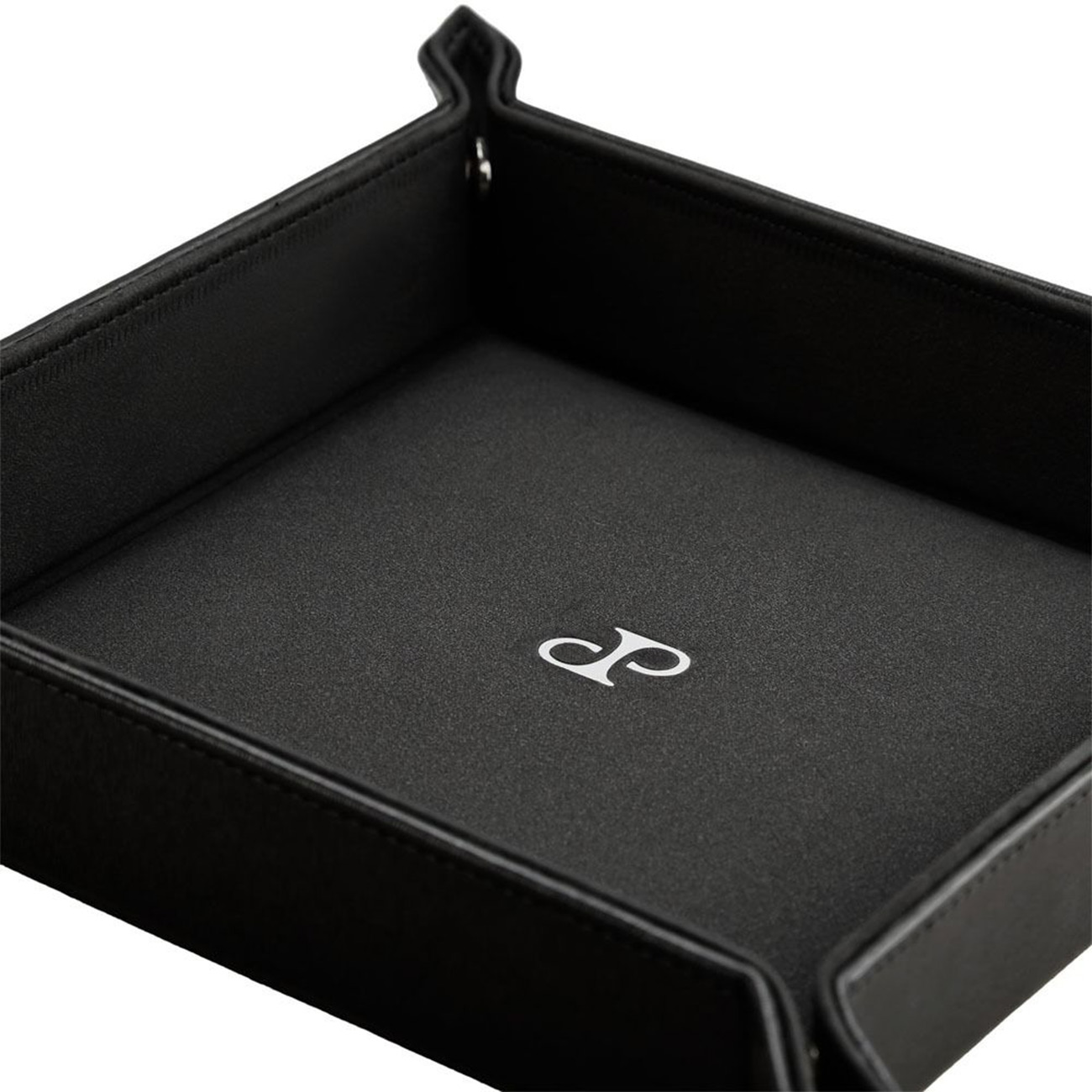 WOLF Philipp Snap Valet Tray Black – 190208 WOLF Philipp Snap Valet Tray Black 190208 in black grained vegan leather with snap-close corners