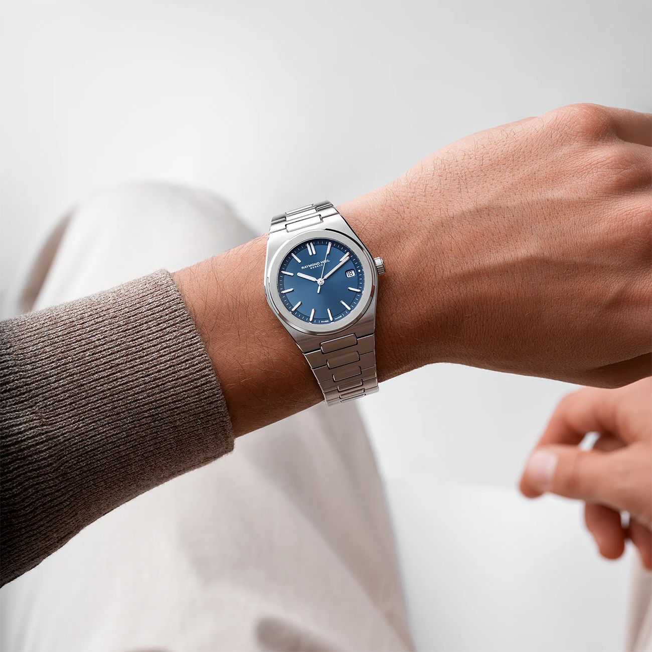 Raymond Weil A.R.T. Automatic Blue Dial Watch 38mm Raymond Weil A.R.T. Automatic 38mm blue dial stainless steel men's watch 1000-ST-50001