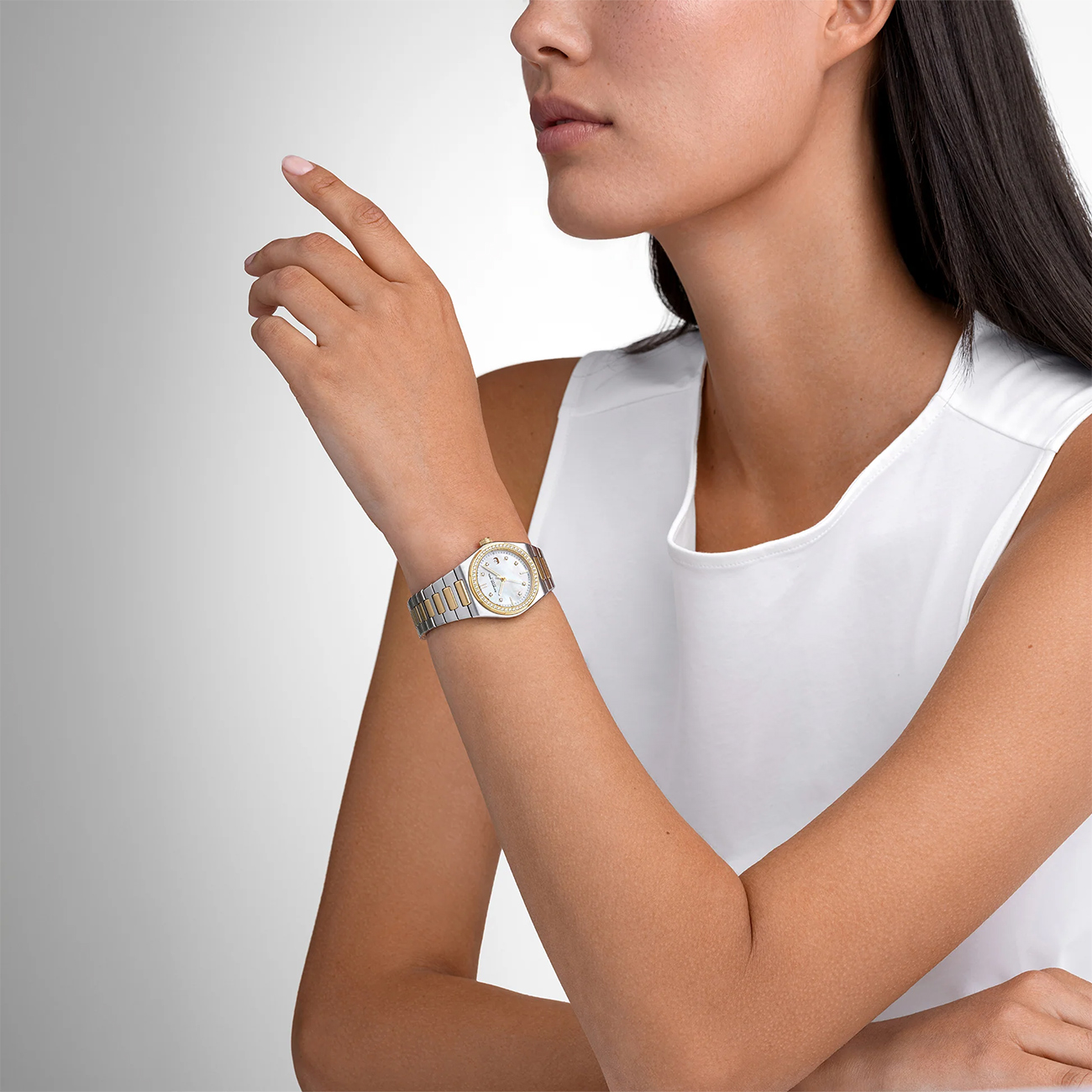 Raymond Weil A.R.T. 1250-SPS-97081 Diamond Bezel Two-Tone Watch Raymond Weil A.R.T. 1250-SPS-97081 ladies two-tone quartz watch with mother-of-pearl dial and diamond-set bezel