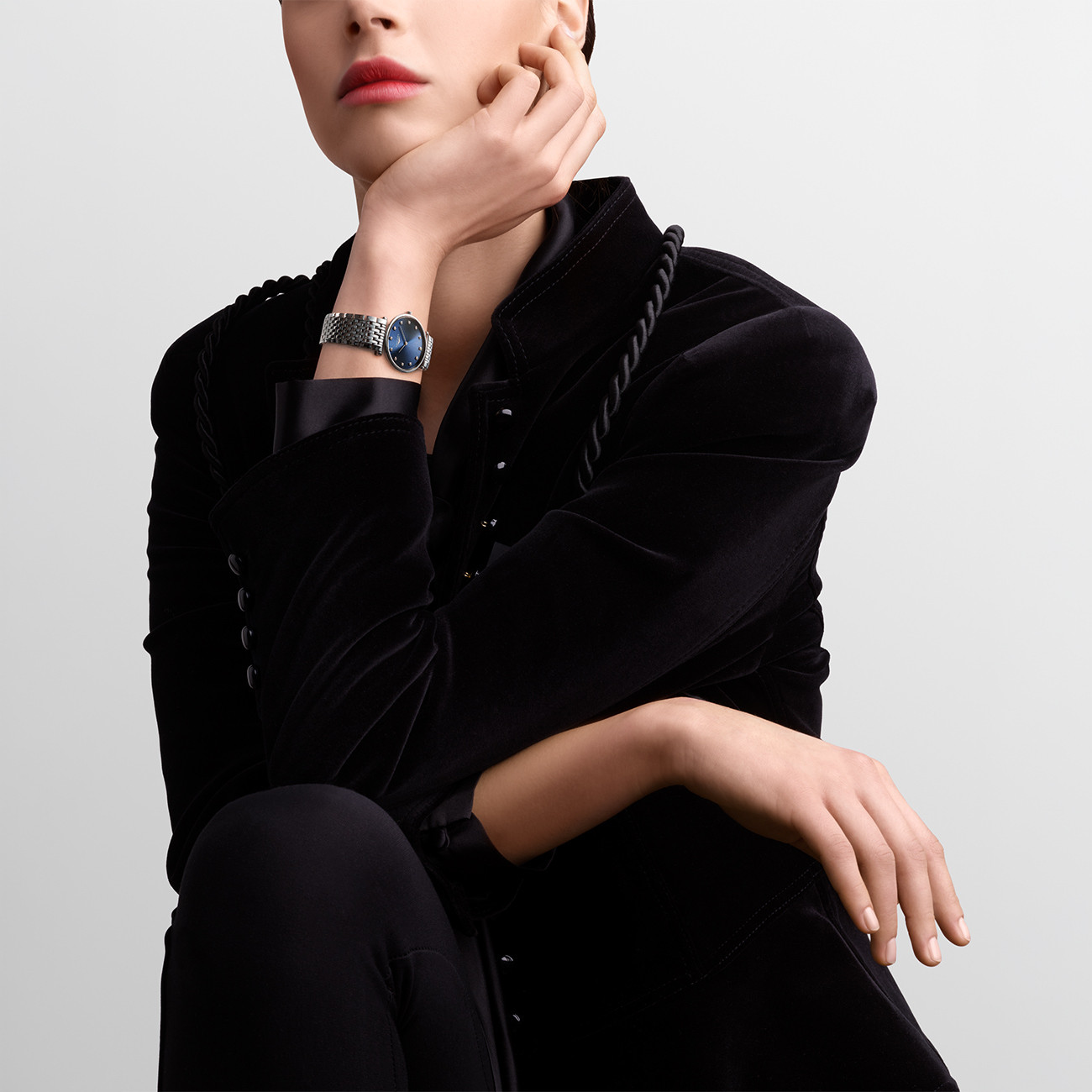 Longines La Grande Classique L4.512.4.97.6 Blue Dial Watch Longines La Grande Classique de Longines L4.512.4.97.6 women’s quartz watch with sunray blue dial and stainless steel bracelet