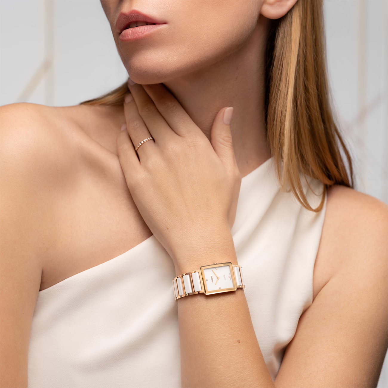 Rado Integral Diamonds R20251902 Women's Quartz Watch Rado Integral Diamonds R20251902 ladies Swiss quartz watch with mother of pearl diamond dial - lifestyle image