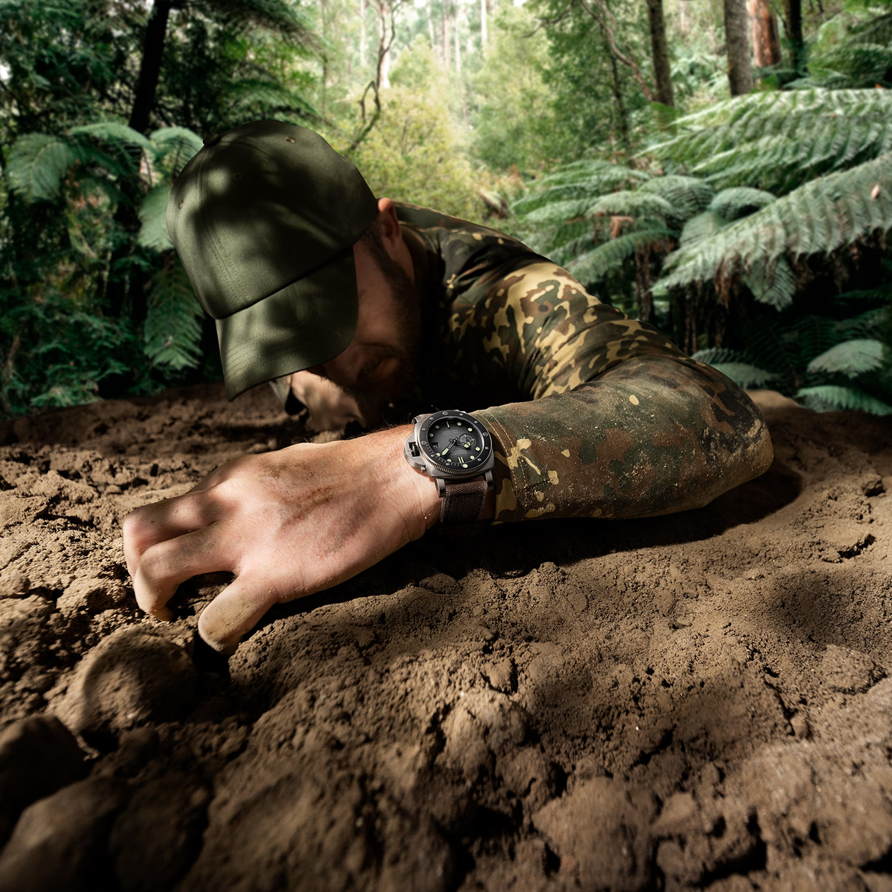 Panerai Submersible Navy SEALs PAM01738 44mm Panerai Submersible Navy SEALs PAM01738 44mm watch with anthracite dial and black ceramic bezel - Lifestyle image