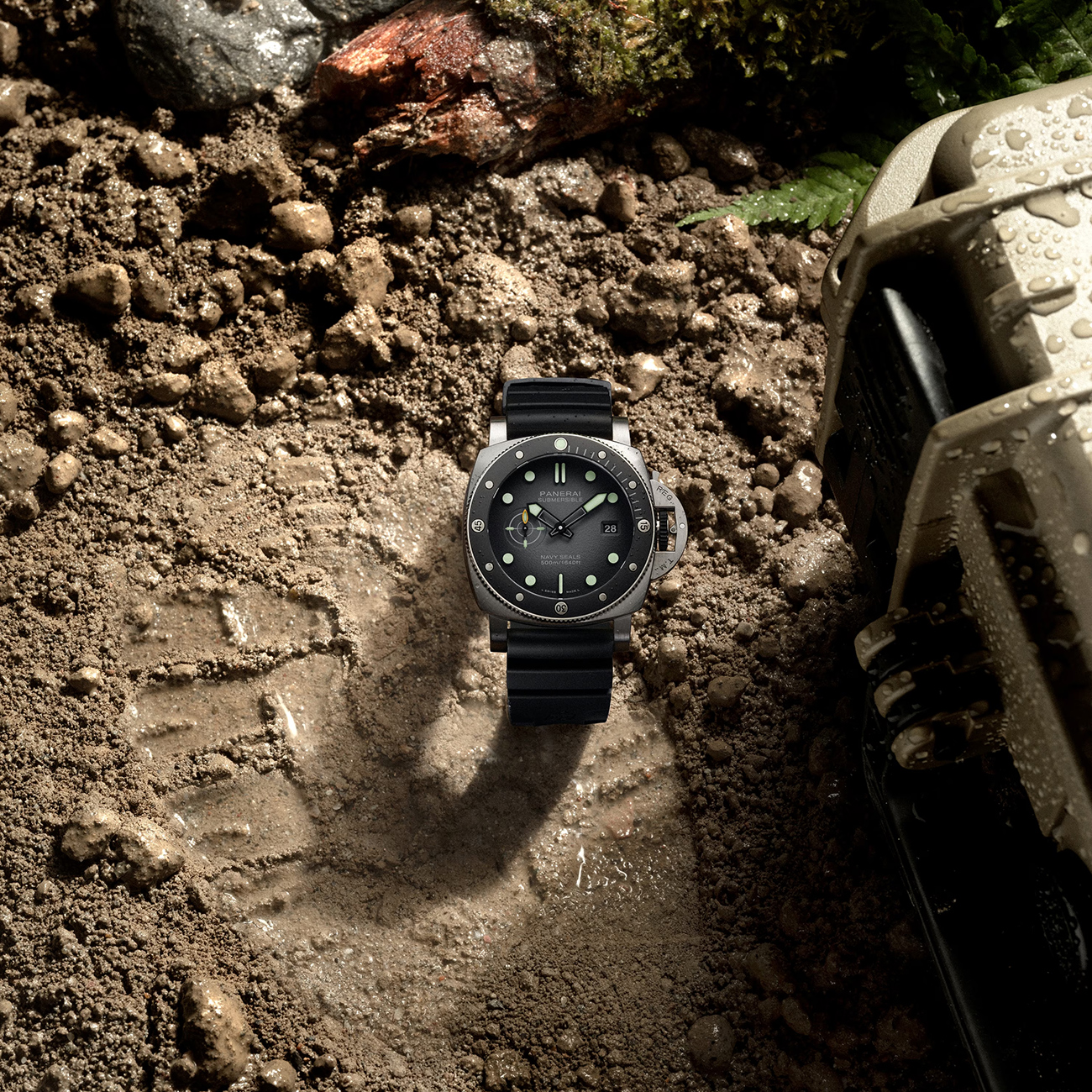 Panerai Submersible Navy SEALs PAM01738 44mm Panerai Submersible Navy SEALs PAM01738 44mm watch with anthracite dial and black ceramic bezel
